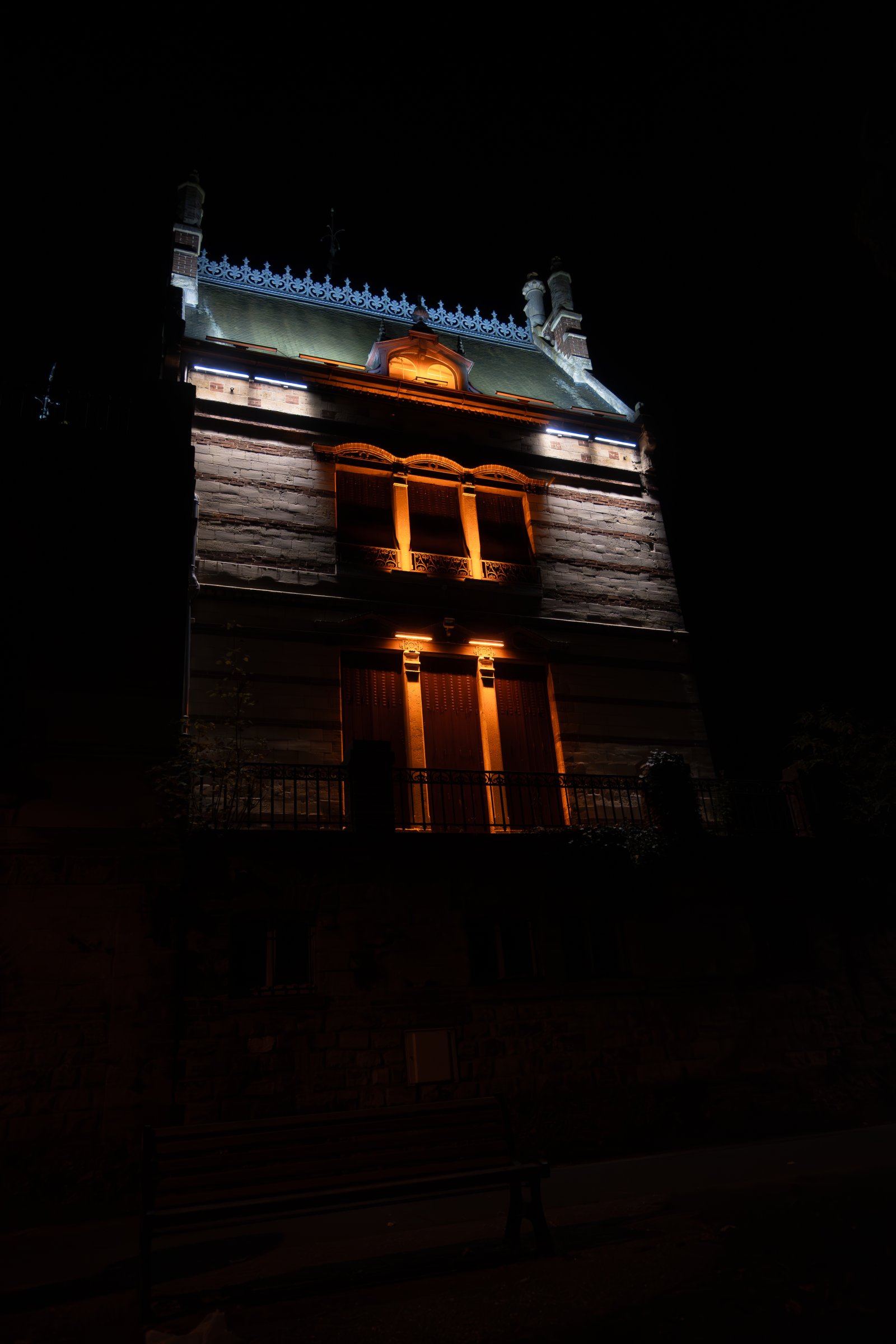 Façade de la Maison Bouvaist côté Seine, aux Mureaux