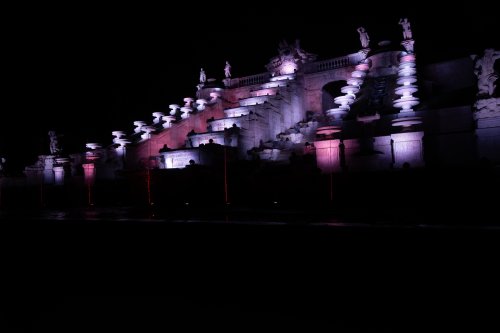 Grande Cascade de Saint-Cloud illuminée en violet